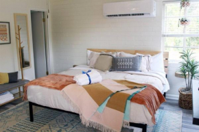 Adorable Ground Level Boho Studio Blocks From Dwntn-C